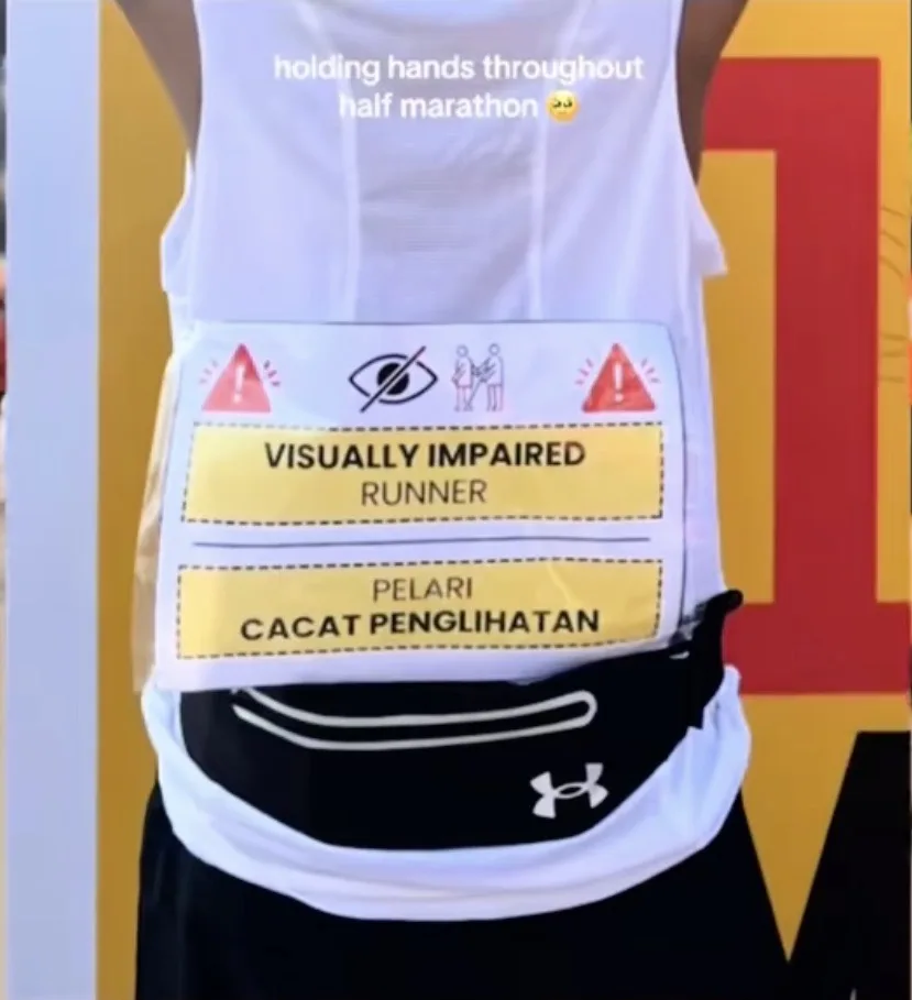 Tak Nampak Tapi Yakin, Lelaki Ini Tamatkan Larian Sejauh 21KM Dengan Sahabatnya